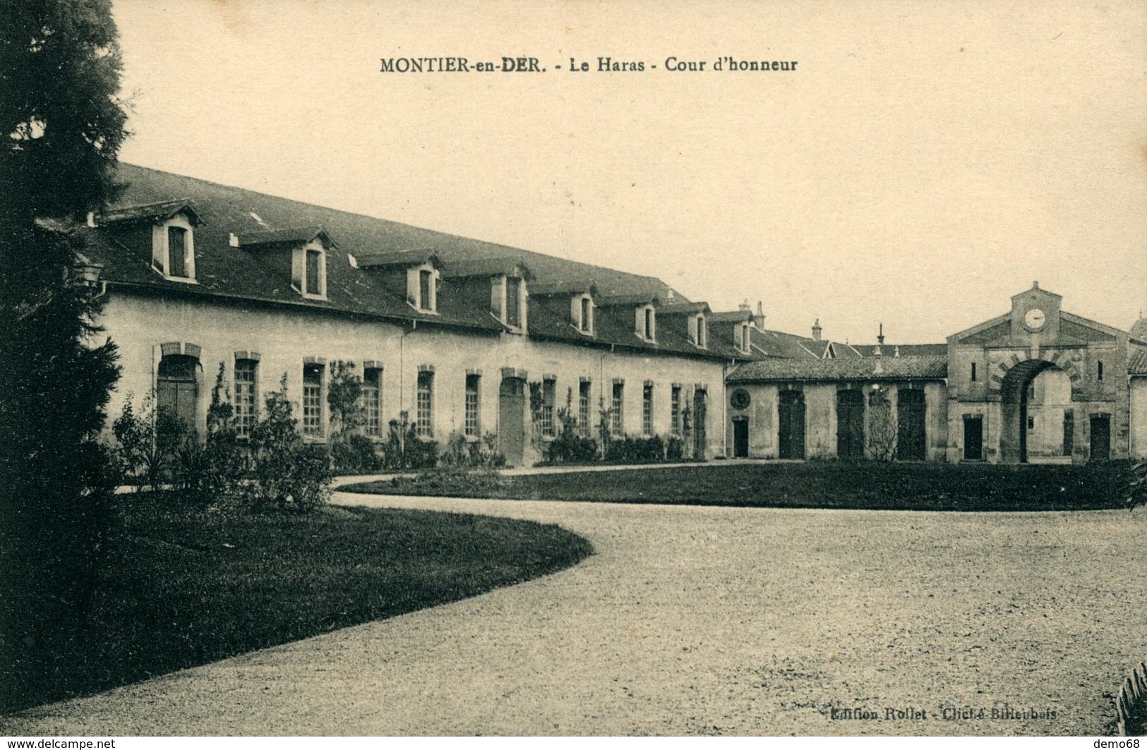 Montier En Der CPA 52 Haute Marne Le Haras Cour D'Honneur - Montier-en-Der