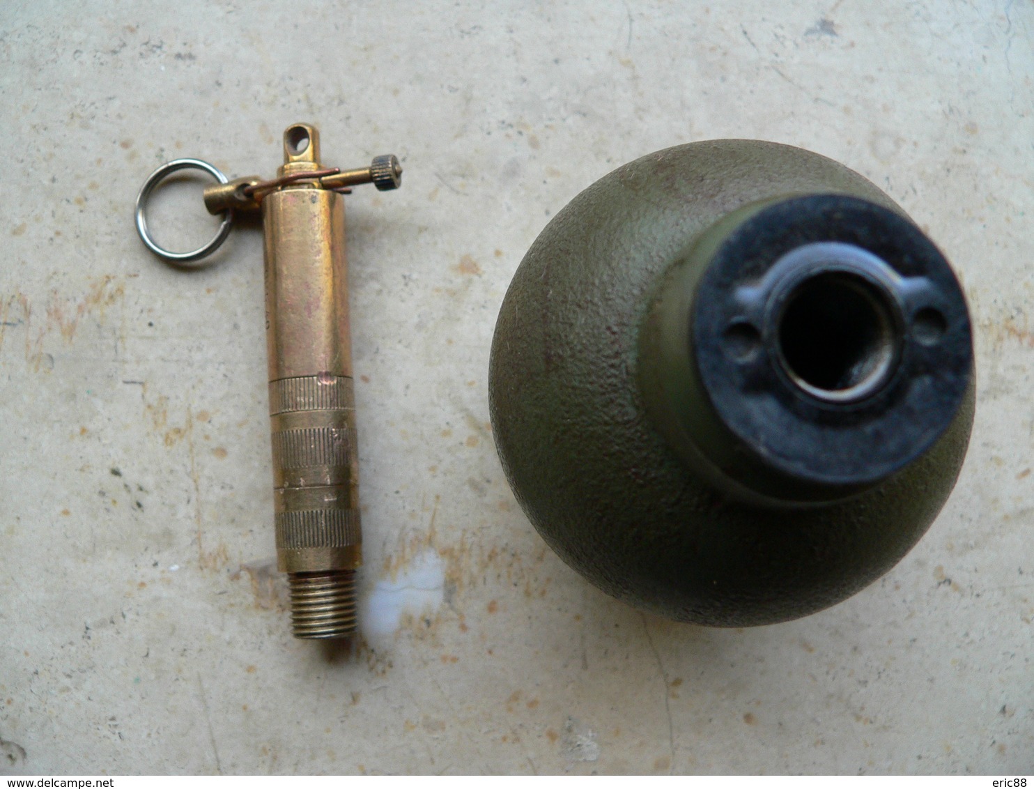 Grenade DF37 Avec Allumeur De Piegeage Allemand Daté 1940 Neutralisée - Armes Neutralisées