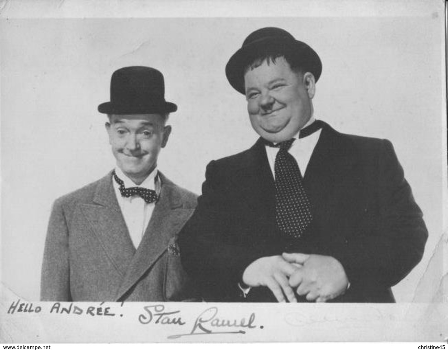 LAUREL ET HARDY      AUTOGRAPHE   STAU LAUREL        SIGNTURE HARDY  EFFACER   17 CM SUR 13 CM - Autres & Non Classés