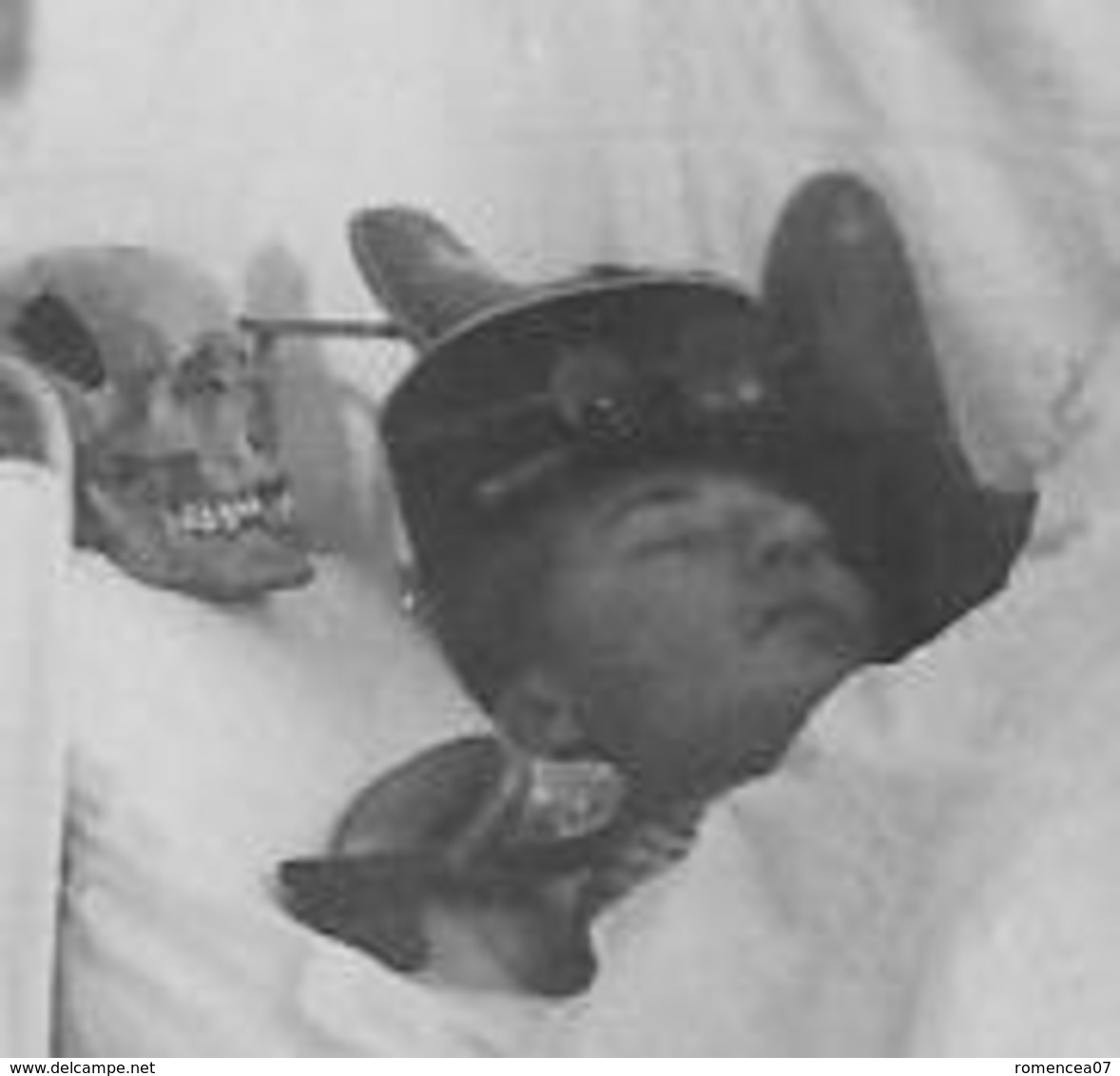 SOLDAT ALITE - "SUITES D'une BONNE RIPAILLE" - Photographie - Vers 1930 - Tête De Mort - A Voir ! - Guerra, Militari