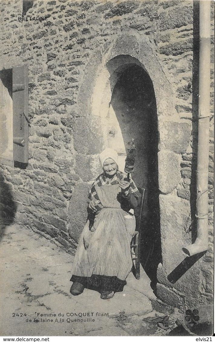 LE CONQUET Femme Filant De La Laine à La Quenouille - Le Conquet