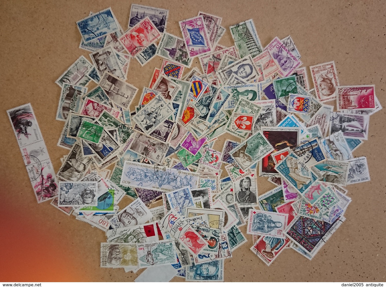 FRANCE - Lot De 1000 Timbres  Français Décollés Et Sur Fragments (voir Photos) - Vrac (min 1000 Timbres)