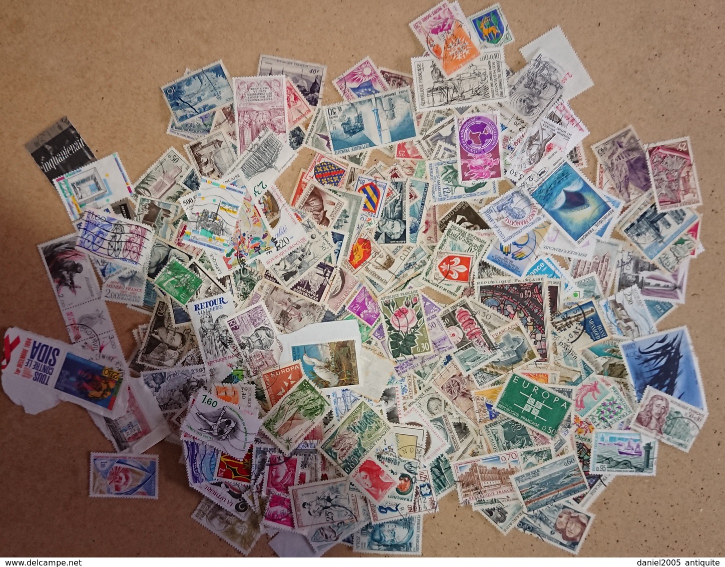 FRANCE - Lot De 1000 Timbres  Français Décollés Et Sur Fragments (voir Photos) - Vrac (min 1000 Timbres)