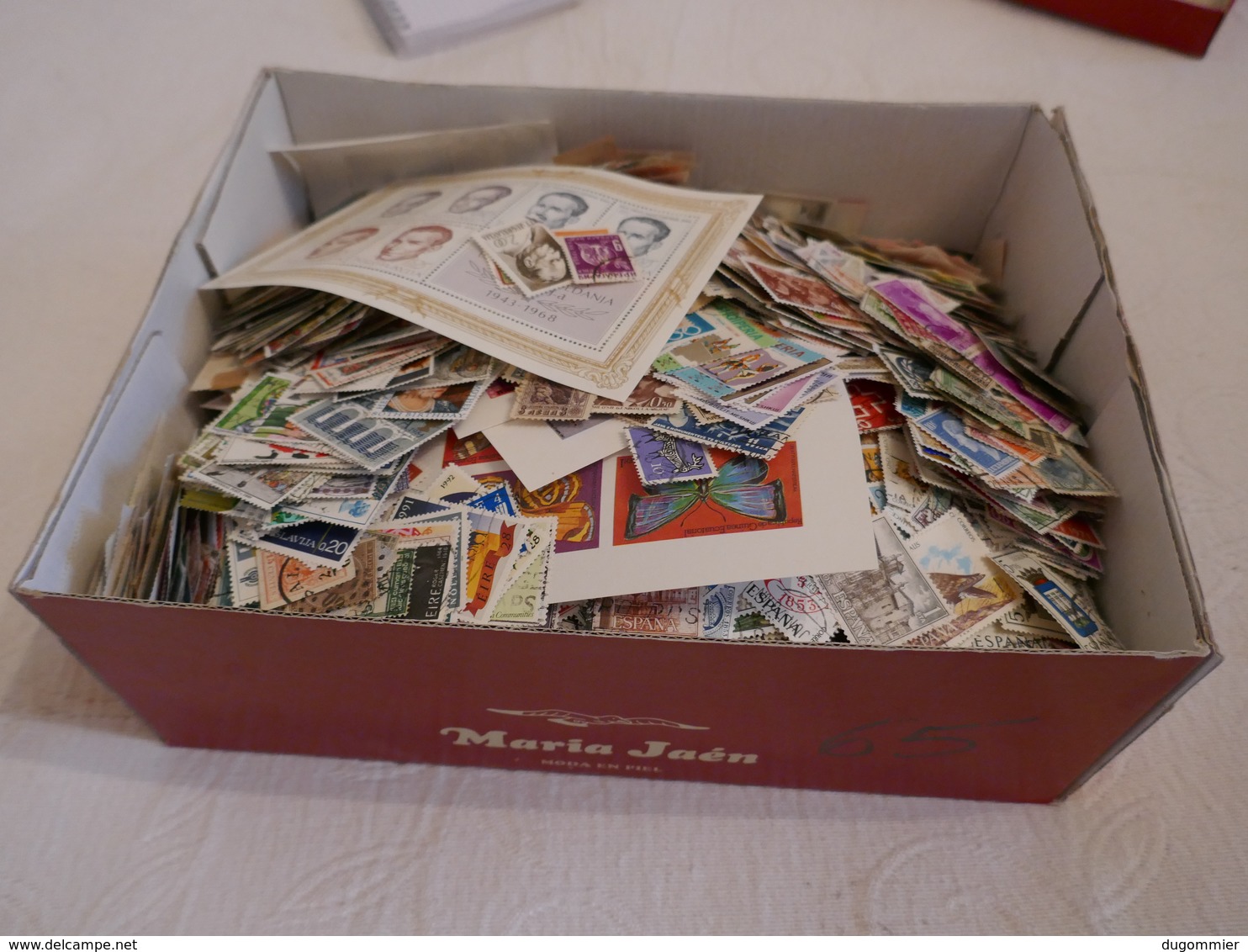 Lot De Timbres Dans Une Boîte à Chaussures - Lots & Kiloware (mixtures) - Min. 1000 Stamps