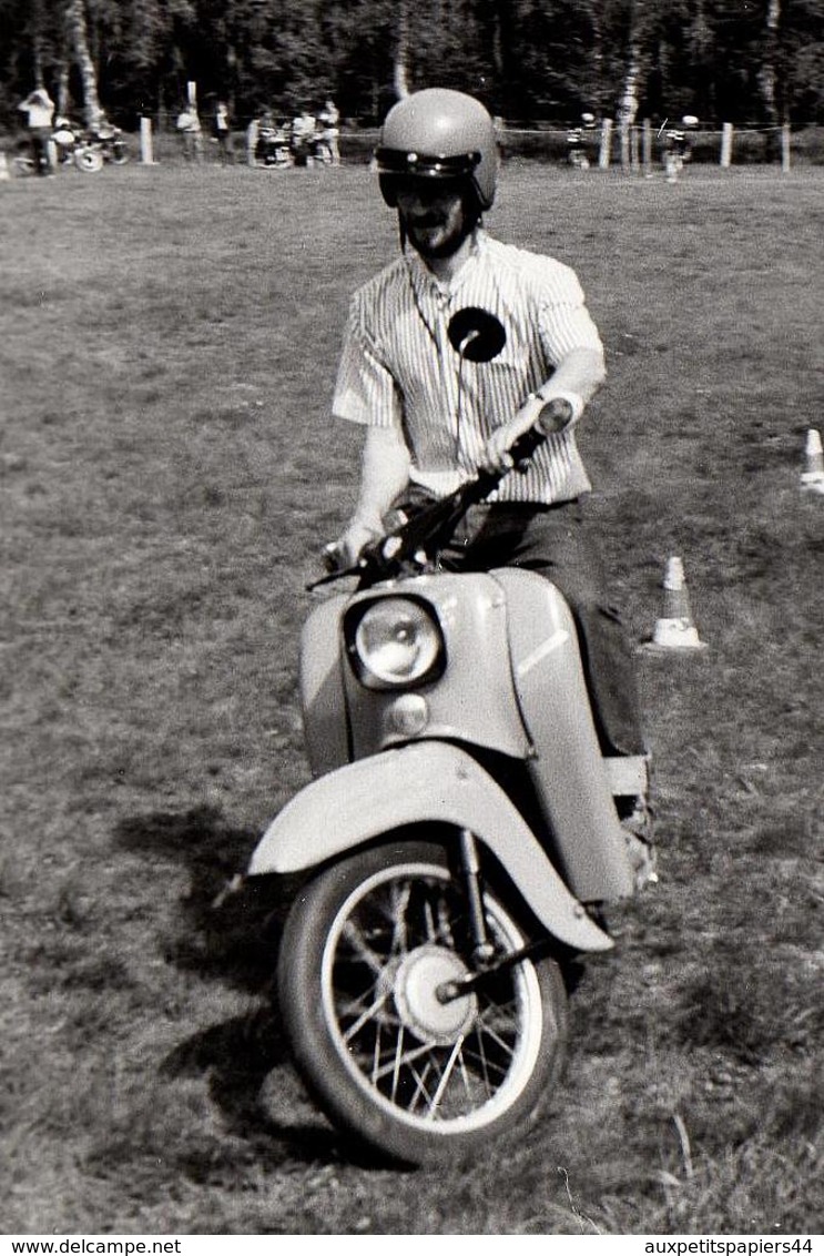 Photo Originale Motocyclisme & Scooter Simson Schwalbe Kr51/1 -  Schwalbe (l'hirondelle) -  (1964-1986) - Cyclisme