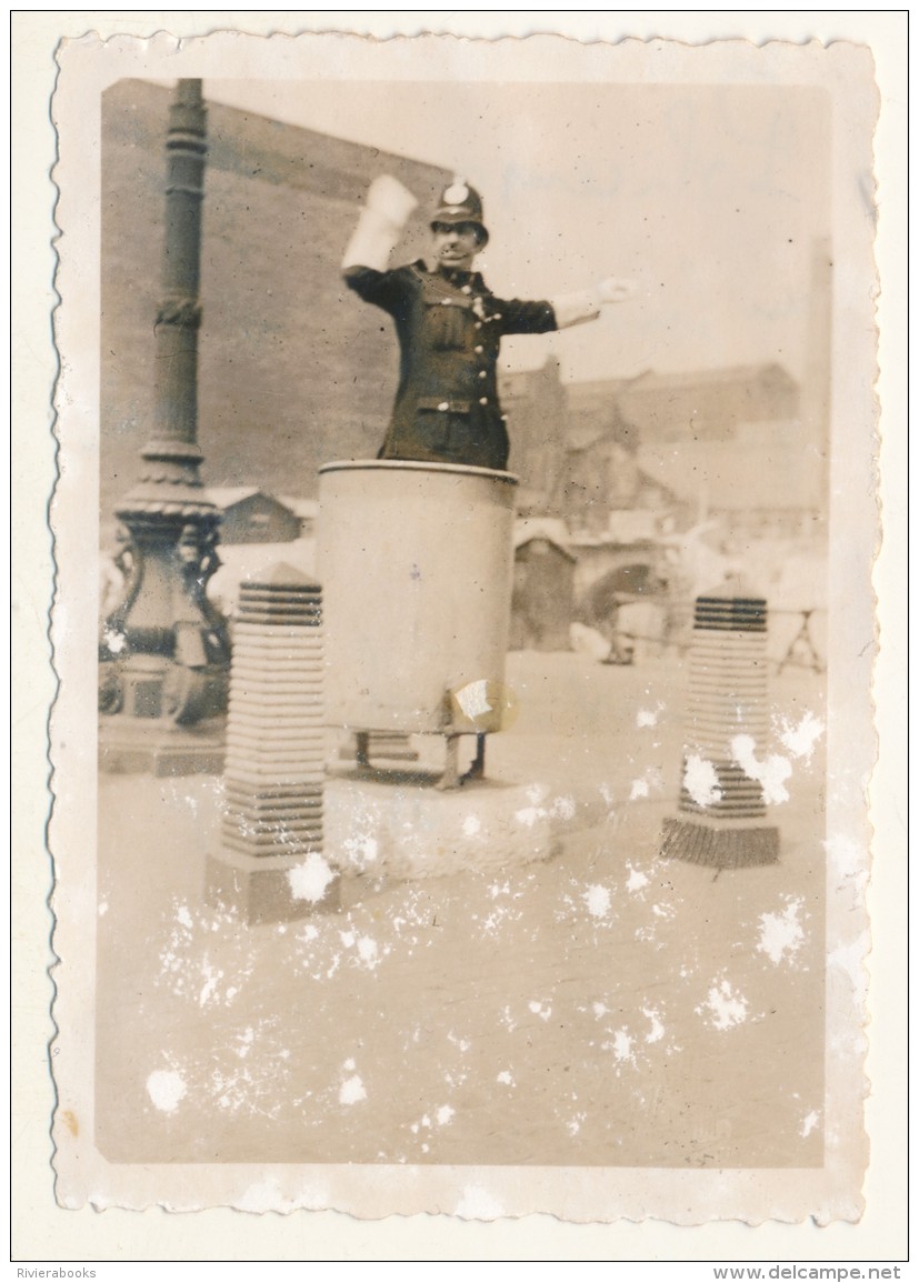 M33 - Policeman And Mersey Tunnel Construction  - LIVERPOOL UK 1934 - Places