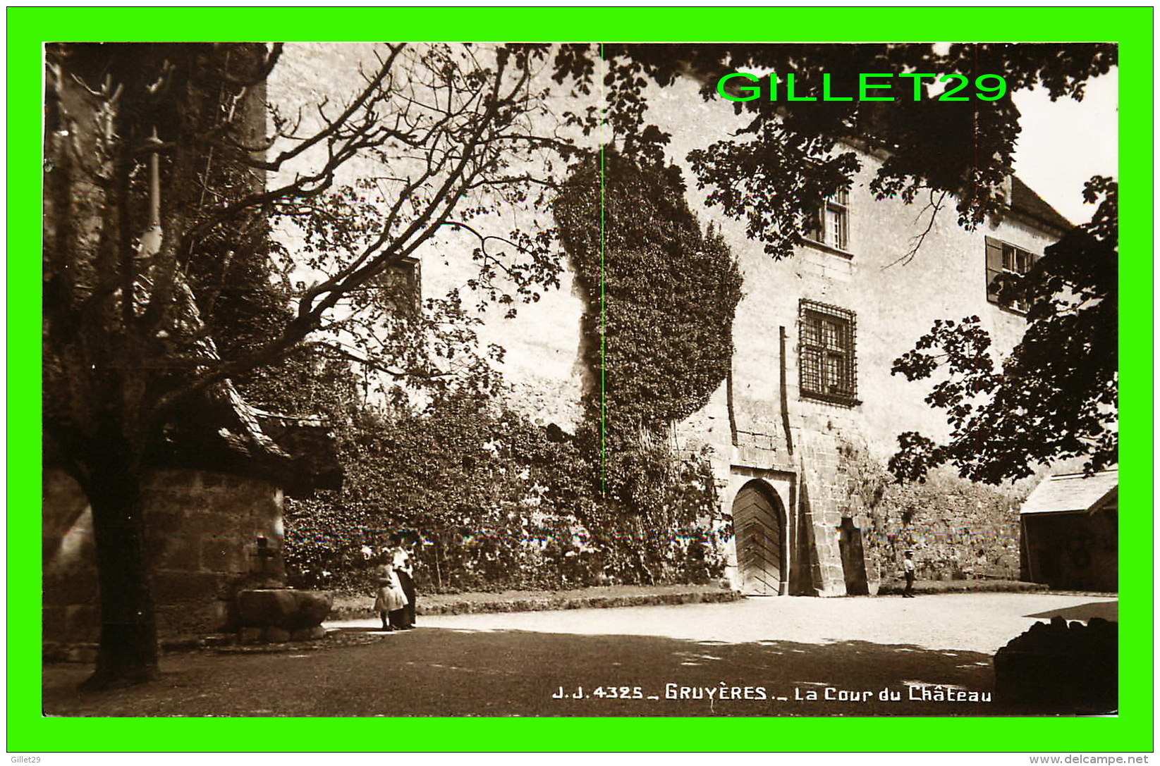 GRUYÈRES, SUISSE - LA COUR ANIMÉE DU CHÂTEAU -  JULLIEN FRÈRES, PHOT. ÉDITEURS - - Gruyères