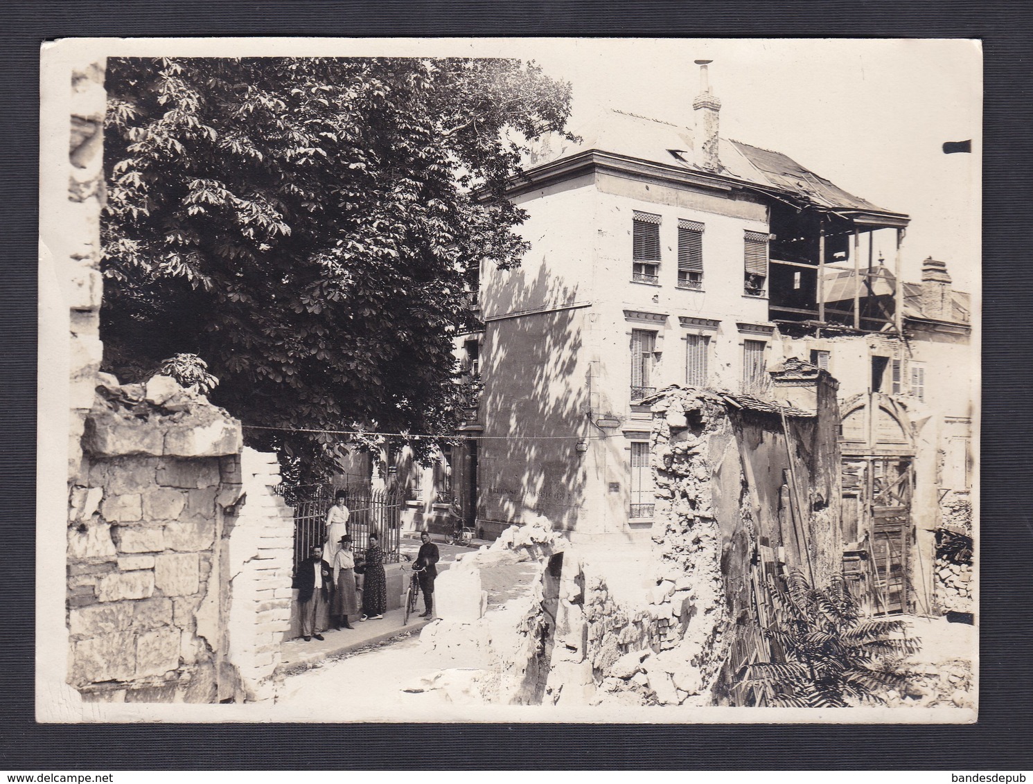 Photo Originale Ancienne 18x13 Reims Rue Du Cardinal De Lorraine Maison Bombardée Civils Militaires Guerre - Lieux