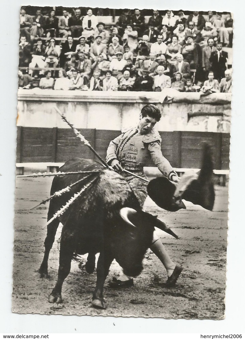 30 Gard Nimes Corrida Une Belle Naturelle Aidés Cliché Pervenchon - Nîmes