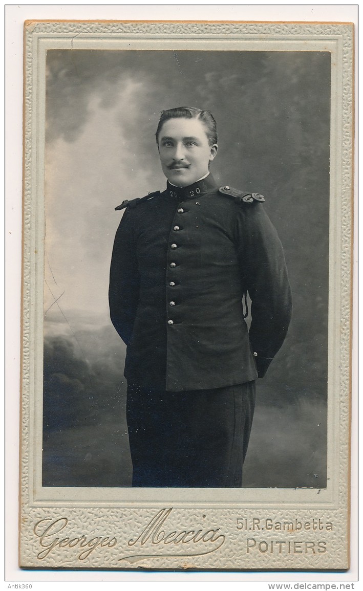 Photo Ancienne CDV Portrait D'un Soldat Du 20e Régiment  Circa 1900 Photographie Mexia à Poitiers - Guerre, Militaire