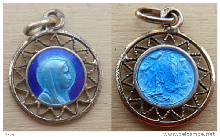 NM-509 Médaille émaillée Bleue (poinçon),pourtour Ajouré Finement Travaillé - Religion & Esotérisme