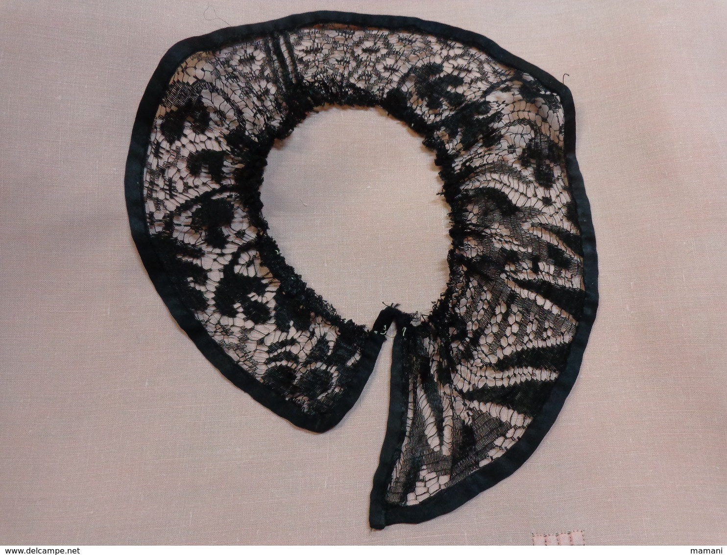 Lot De Dentelle Noire Et Passementerie Et Col (a Determiner) Pour Restauration Ou Autre - Laces & Cloth