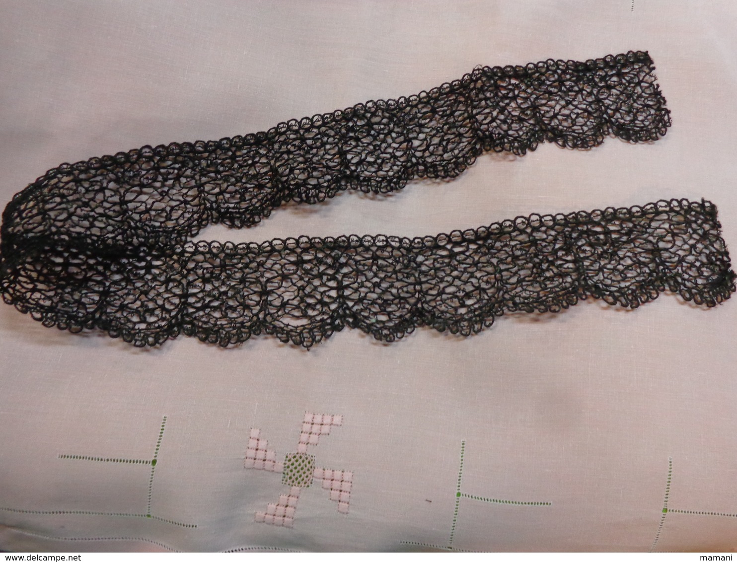 Lot De Dentelle Noire Et Passementerie Et Col (a Determiner) Pour Restauration Ou Autre - Laces & Cloth