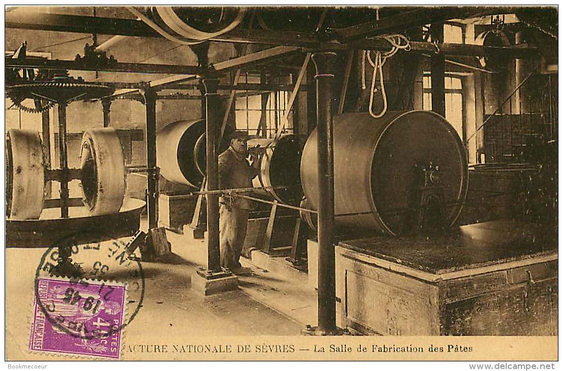 92 SEVRES    Manufacture Nationale   La Salle De Fabrication Des Pâtes Voyagée En 1935 - Sevres