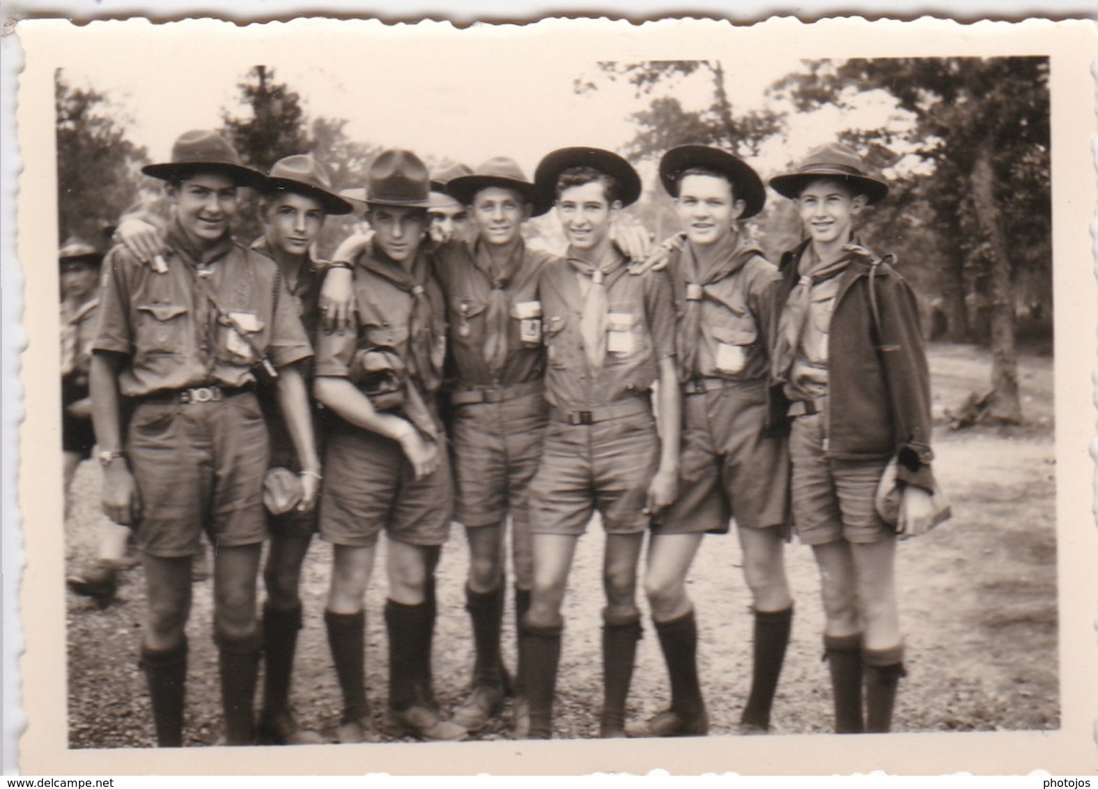 13 Petites Photos Rassemblement De Scouts, Guides, Jamboree ? Différentes Nationalités - Other & Unclassified