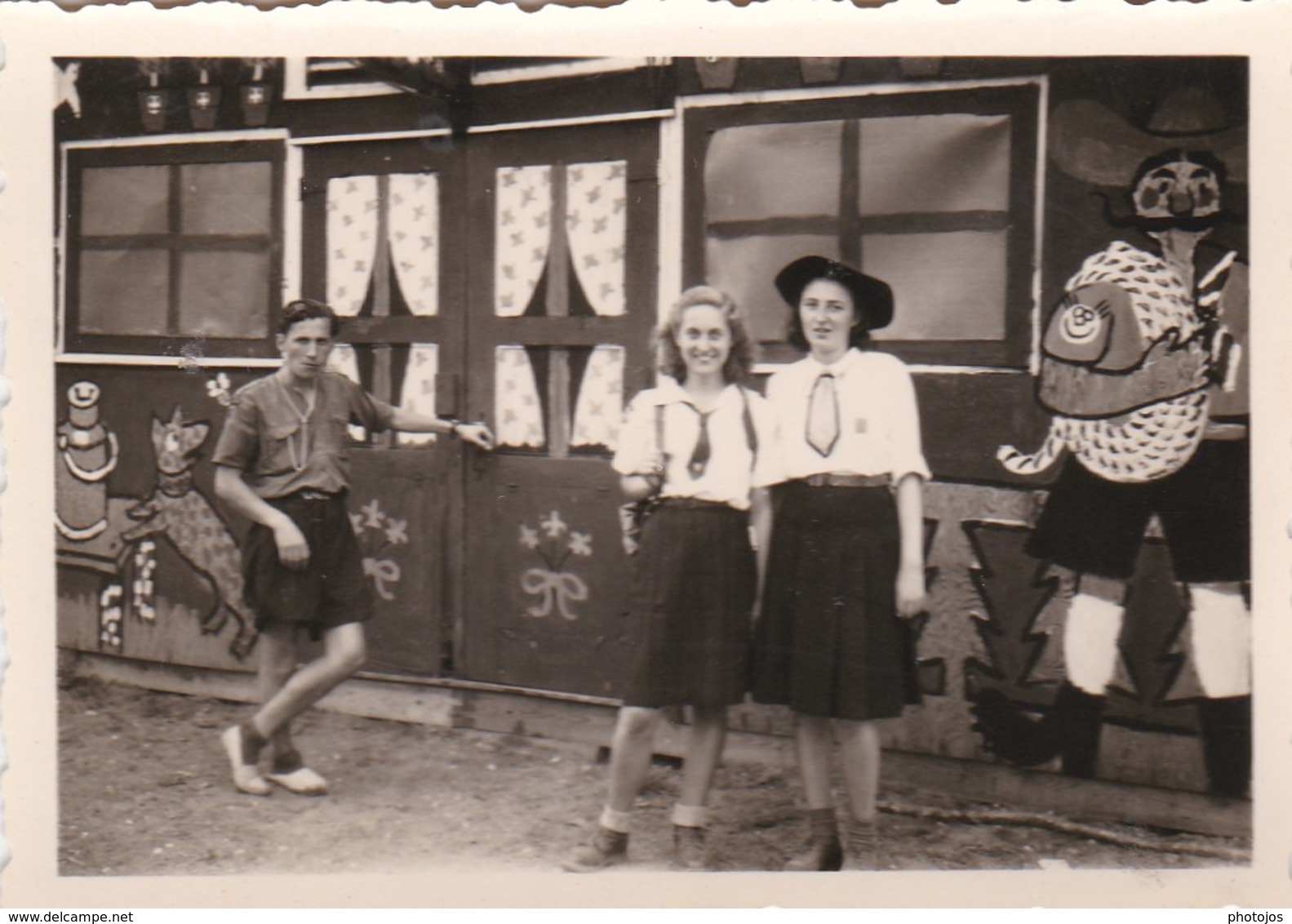 13 Petites Photos Rassemblement De Scouts, Guides, Jamboree ? Différentes Nationalités - Other & Unclassified