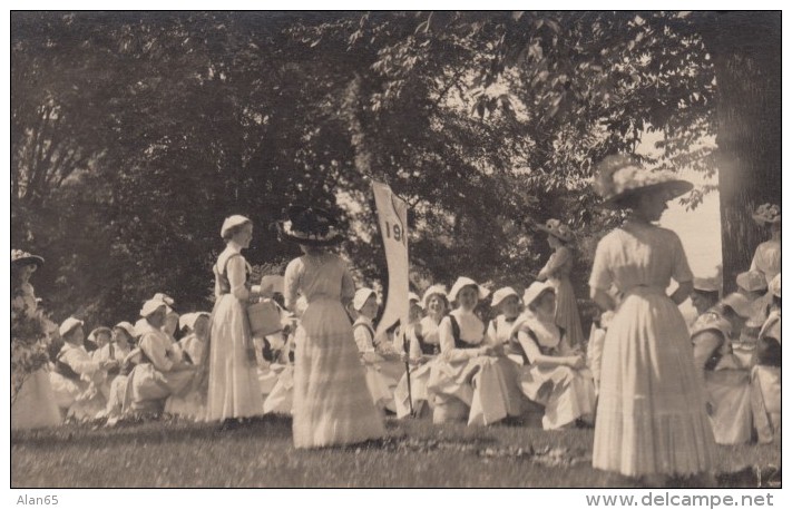 Northampton Massachusetts, Smith College, Women In Fancy Dress Fashion Hats, C1900s Vintage Real Photo Postcard - Northampton