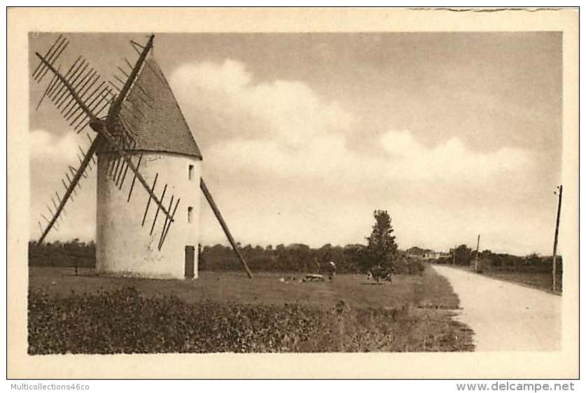 160418  - 17  ST PIERRE D'OLERON Vieux Moulin Route De La Cotinière - Moulin à Vent - Saint-Pierre-d'Oleron