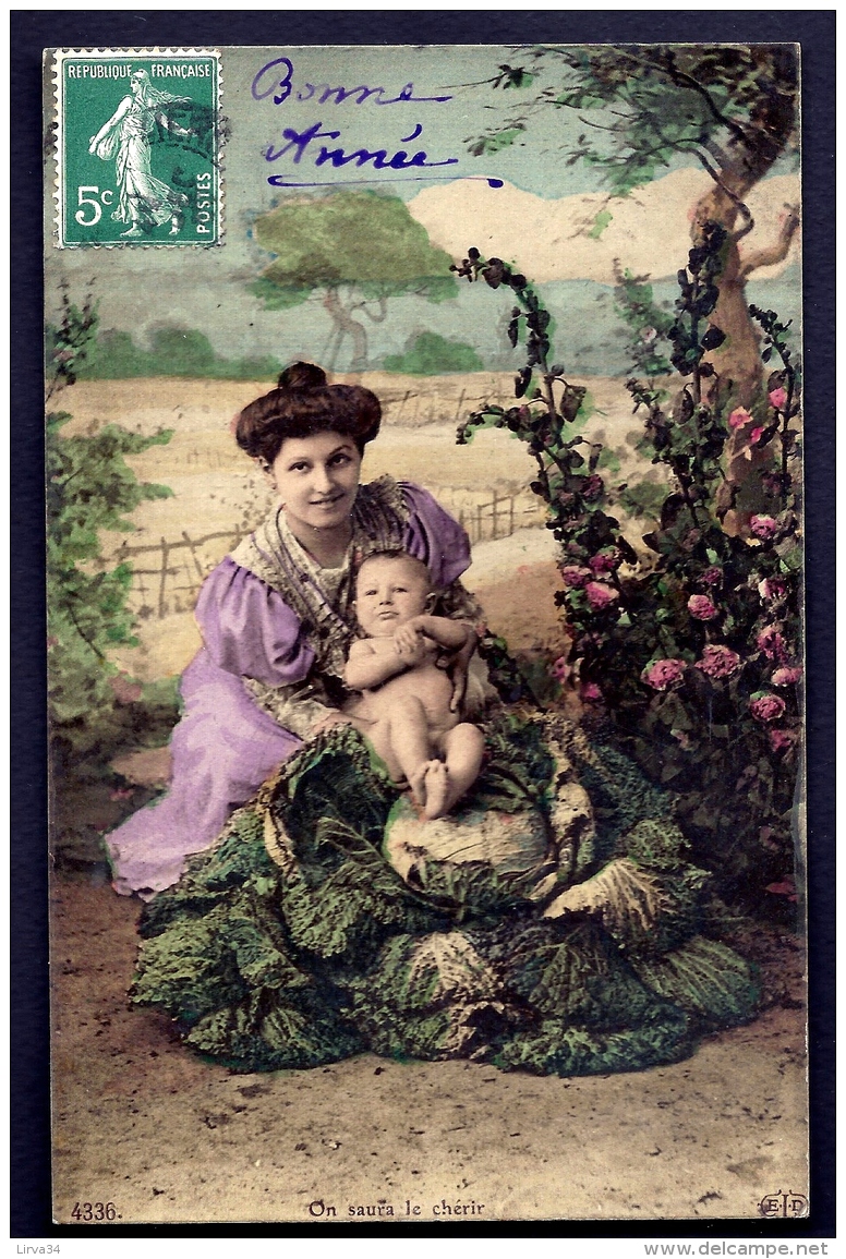 CPA-PHOTO ANCIENNE FRANCE- FEMME AVEC BÉBÉ SUR UN CHOU ENORME ! BELLE COMPOSITION GROS PLAN - Scenes & Landscapes