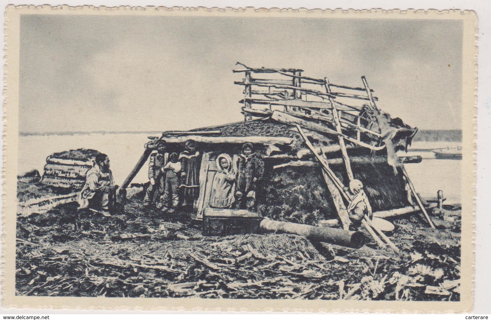 Cpa,états Unis,ALASKA,sur Le Fleuve Yukon,maison D'esquimau,été,hiver,il Habitera Les Iglous,fait De Neige Et De Glaçons - Autres & Non Classés