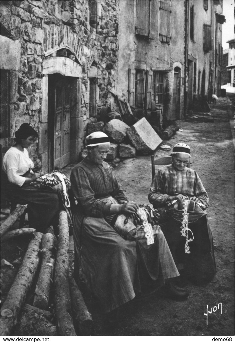 Dentellières Du Pays  LE PUY Belle Carte-Photo Glacée Yvon - Artesanal