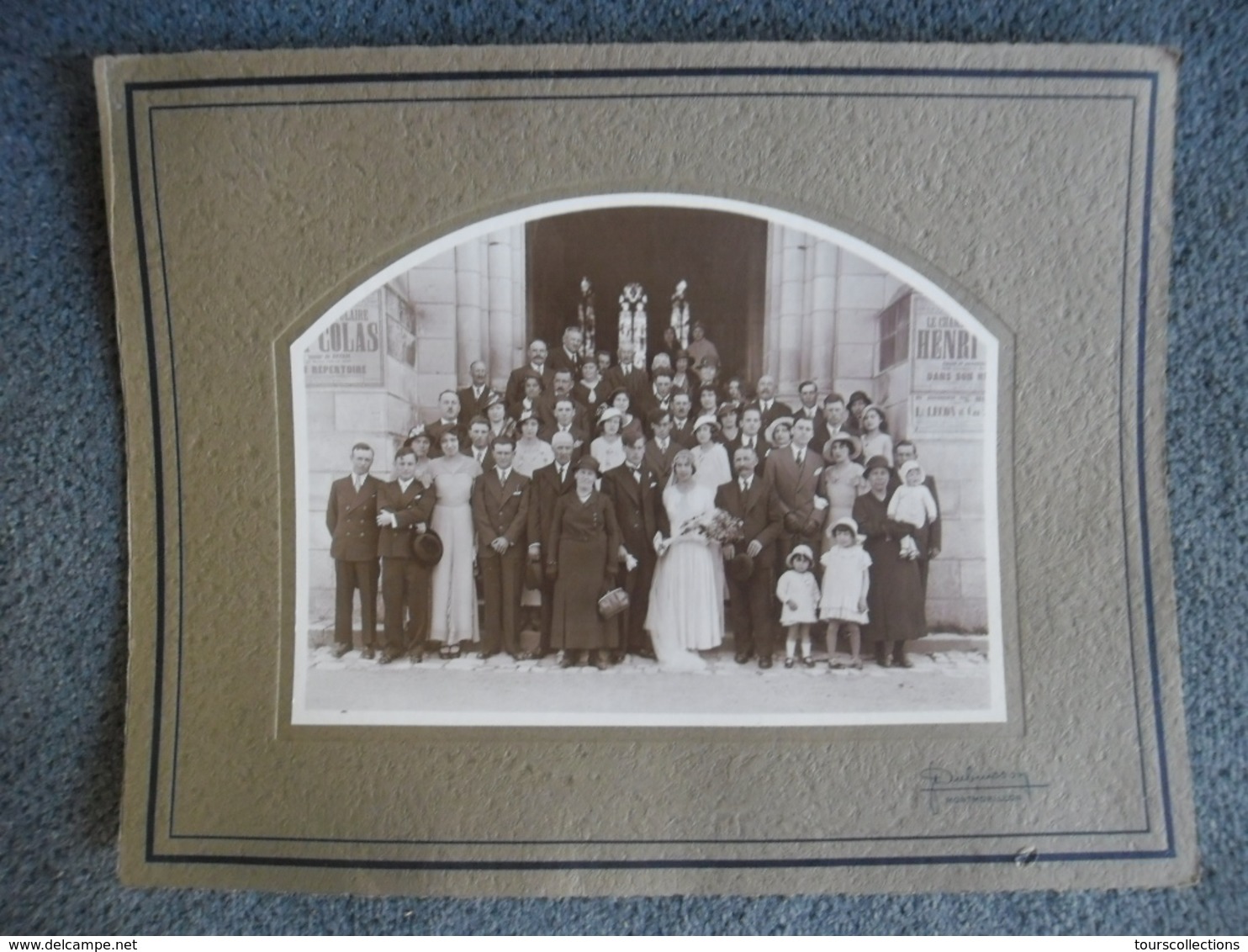 1 Grande Photo Ancienne Mariage En 1945 Eglise De MONTMORILLON (86) Photographe Jean Dubuisson  PUB Chanteur Henri COLAS - Lieux
