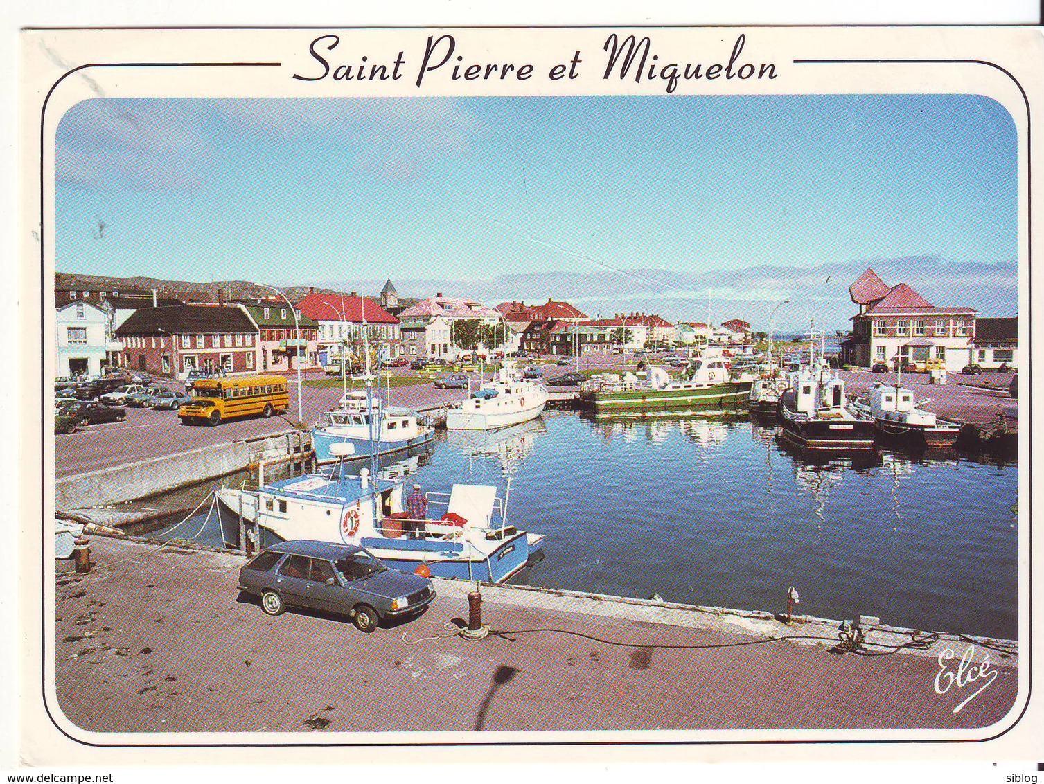 CPM/CPSM - SAINT PIERRE ET MIQUELON - Place Du Général De Gaulle à SAINT PIERRE - San Pedro Y Miquelón