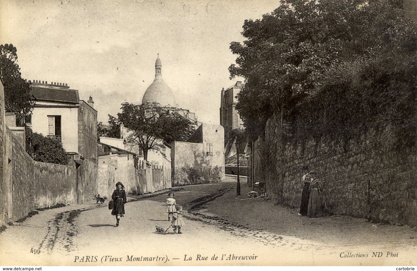 75 PARIS 18è (Vieux Montmartre) - La Rue De L'Abreuvoir - Animée - Arrondissement: 18