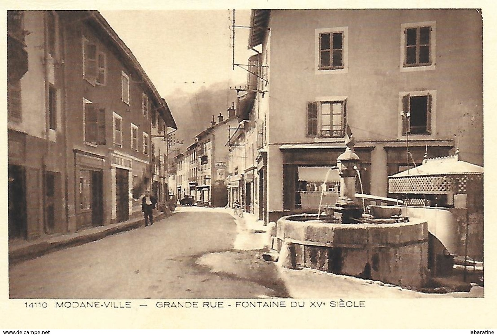 73)  MODANE  VILLE  -  Grande Rue - Fontaine Du XV E Siècle - Modane