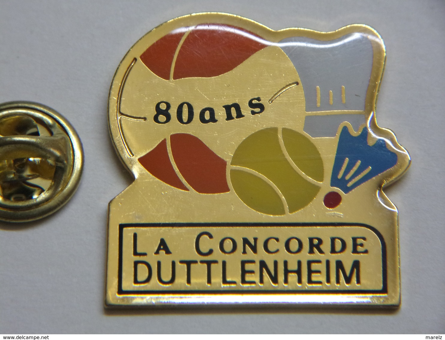 Pin's - La Concorde DUTTLENHEIM - Association De SPORTS - Ballon Badminton - Associations