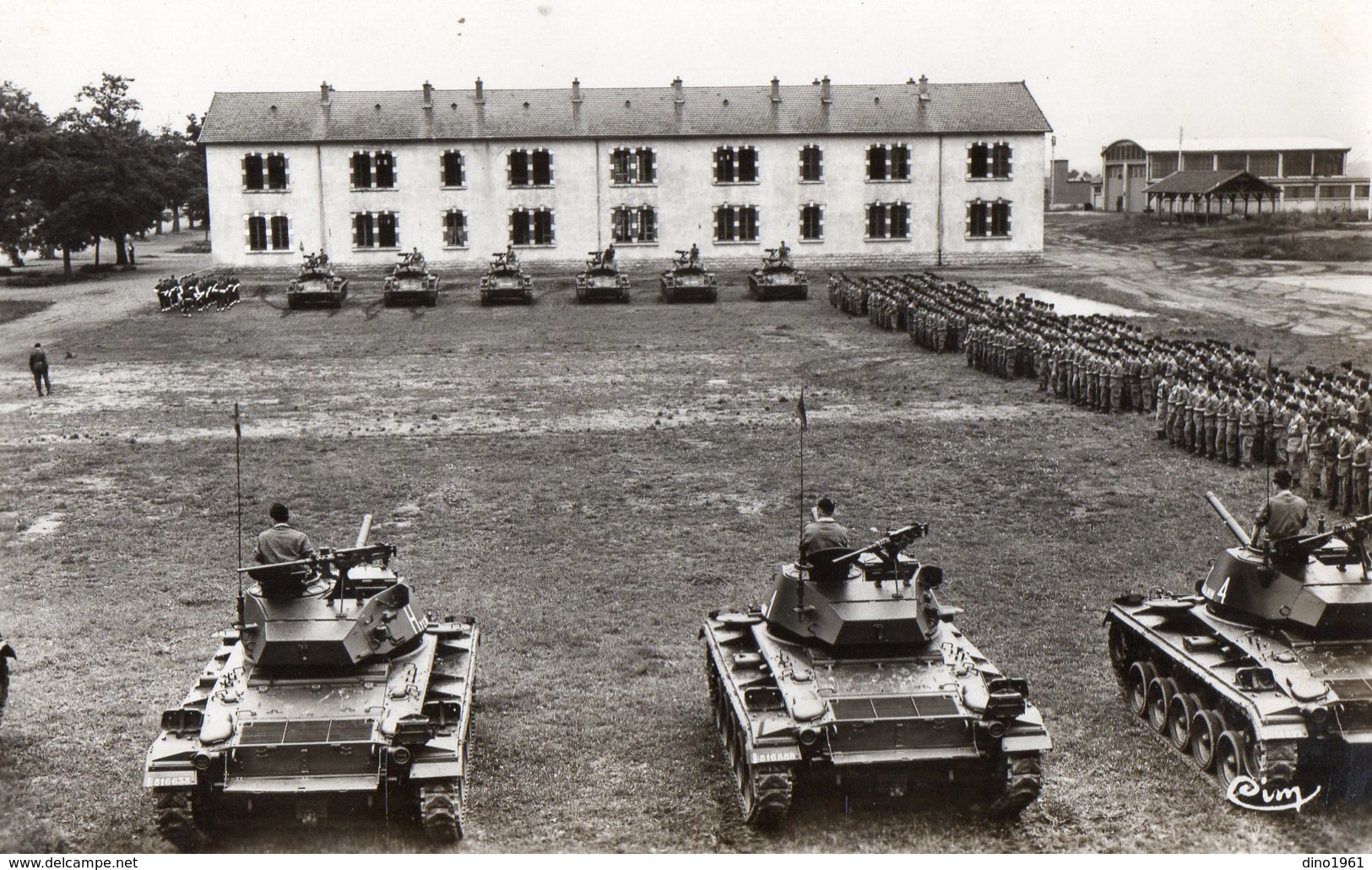 CPA 2174 - MILITARIA - Carte Photo Militaire - Camp De La VALBONNE - Tankistes & Char De Combat  - RCC - Equipment