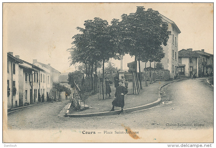 69 // COURS  Place Saint Antoine - Cours-la-Ville