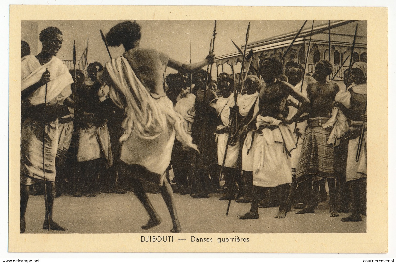 CPA - DJIBOUTI - Danses Guerrières - Dschibuti