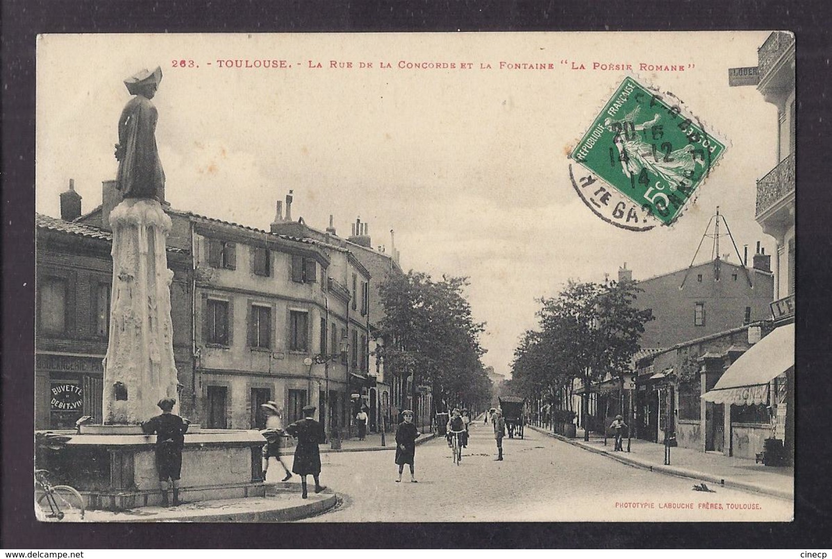 CPA 31 - TOULOUSE - La Rue De La Concorde Et La Fontaine " La Poésie Romane " ANIMATION - CP Voyagée 1914 - Toulouse