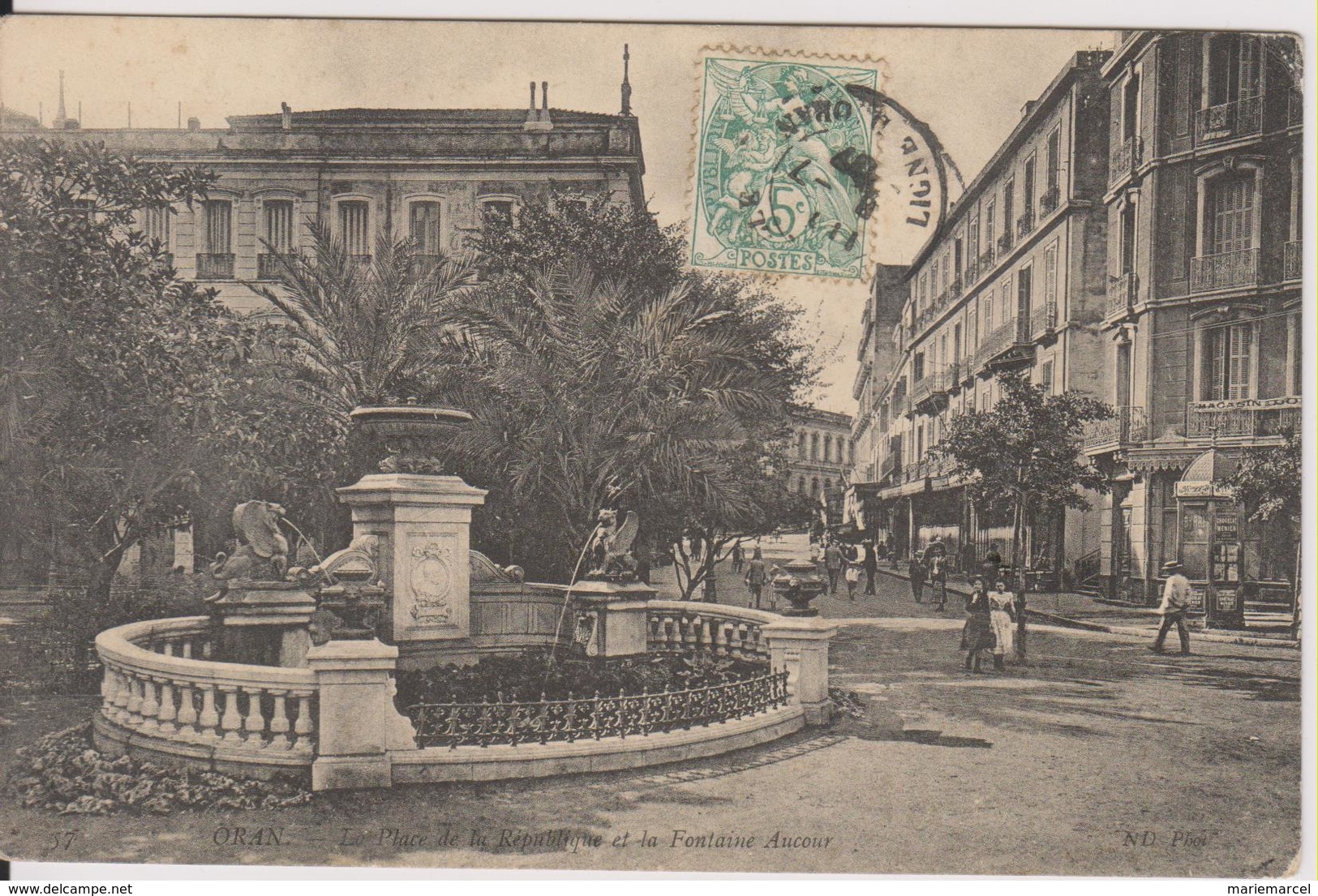 ALGERIE - ORAN - LA PLACE DE LA REPUBLIQUE ET LA FONTAINE AUCOUR - Oran