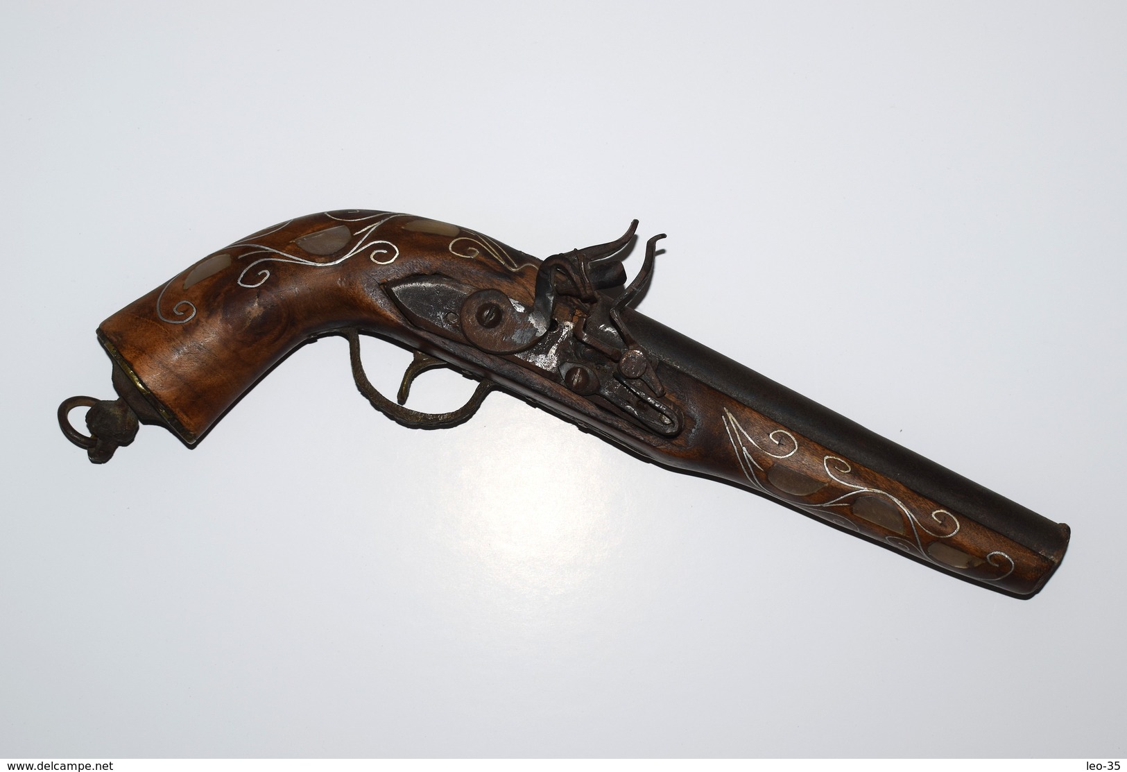 Reproduction De Pistolet à Silex Style Oriental Ou Mexicain Décor De Nacre - Armes Neutralisées