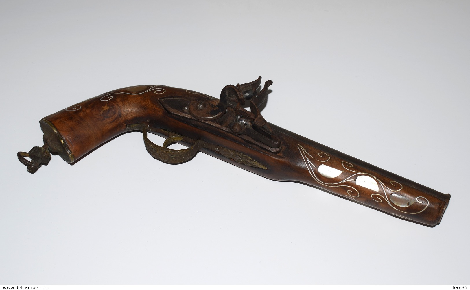 Reproduction De Pistolet à Silex Style Oriental Ou Mexicain Décor De Nacre - Armi Da Collezione