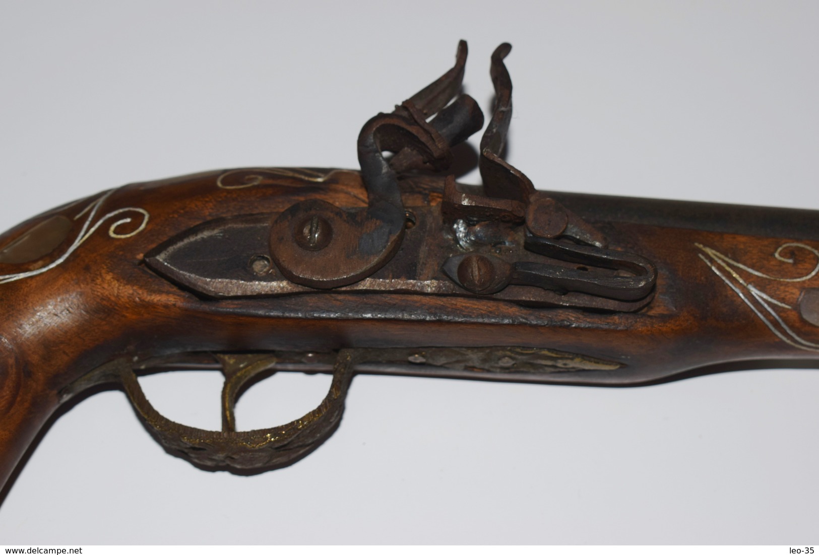 Reproduction De Pistolet à Silex Style Oriental Ou Mexicain Décor De Nacre - Armes Neutralisées