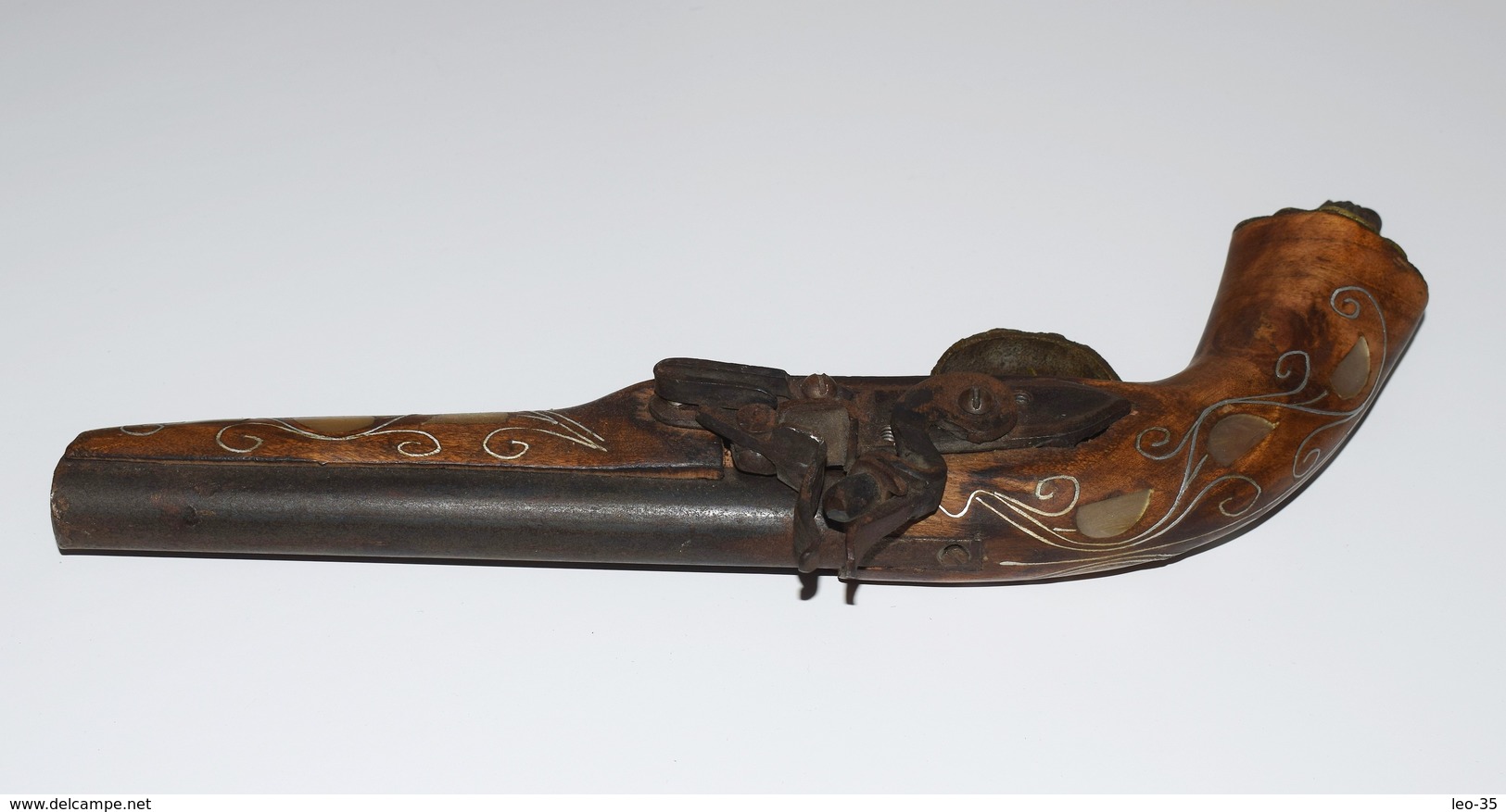 Reproduction de Pistolet à silex style Oriental ou Mexicain décor de nacre