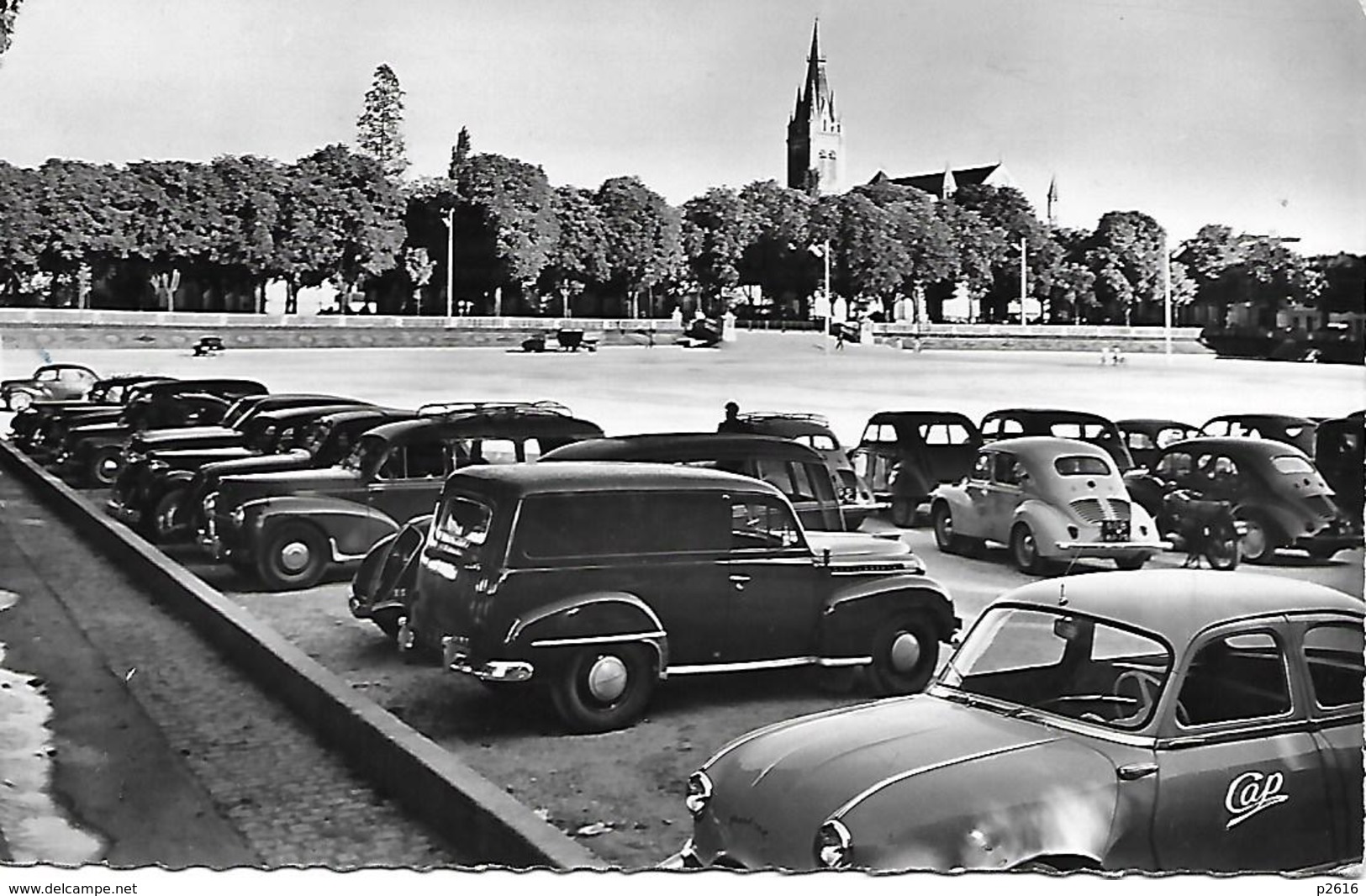 NIORT -   1958 -  PLACE DE LA BRECHE -  VOITURES - Niort