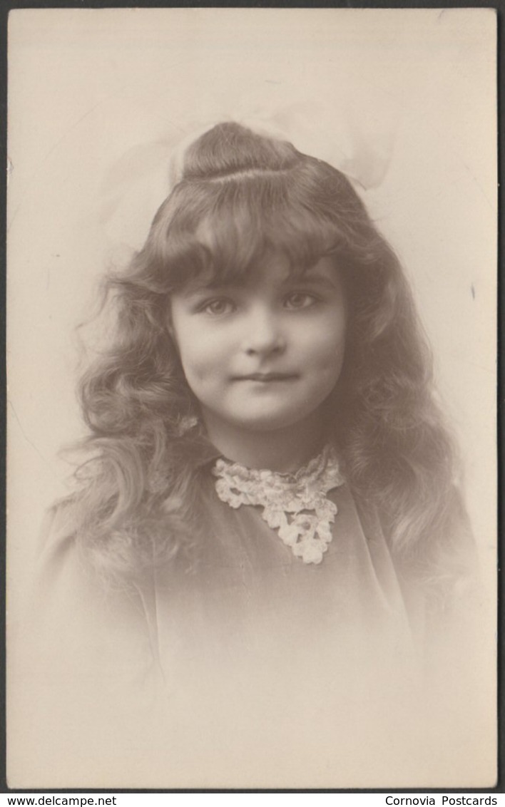 A Young Lass With A Bow In Her Hair, C.1910 - RP Postcard - Portraits