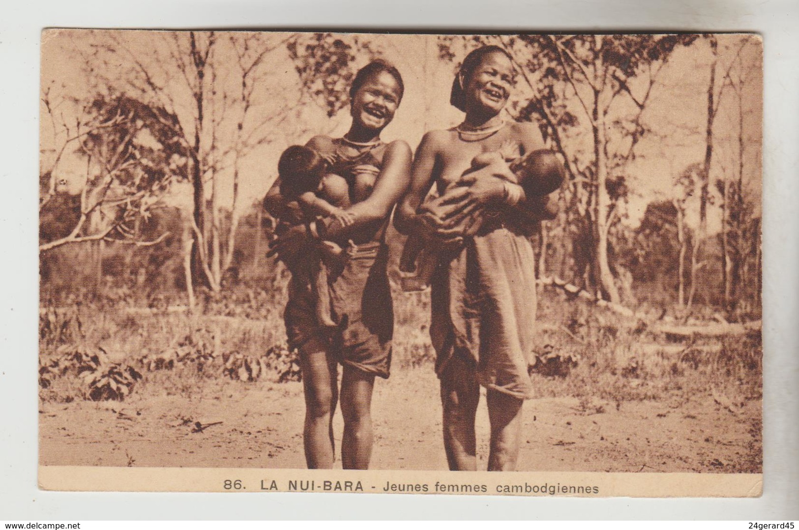 3 CPSM CAMBODGE - La Nui Bara : Jeunes Femmes Cambodgiennes (dénudées) Et Leurs Enfants Et Moïs Scènes De La Jarre,.... - Cambodge