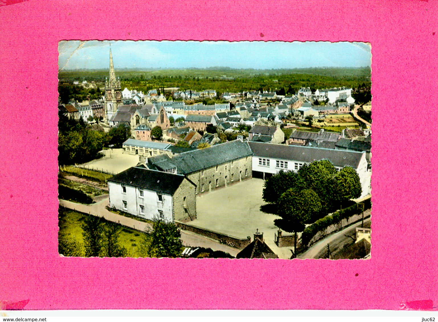 CP.  22.  BOURBRIAC.  ECOLE  SAINT  ANTOINE  ET  VUE  GENERALE. Pli  Aux Angles - Autres & Non Classés