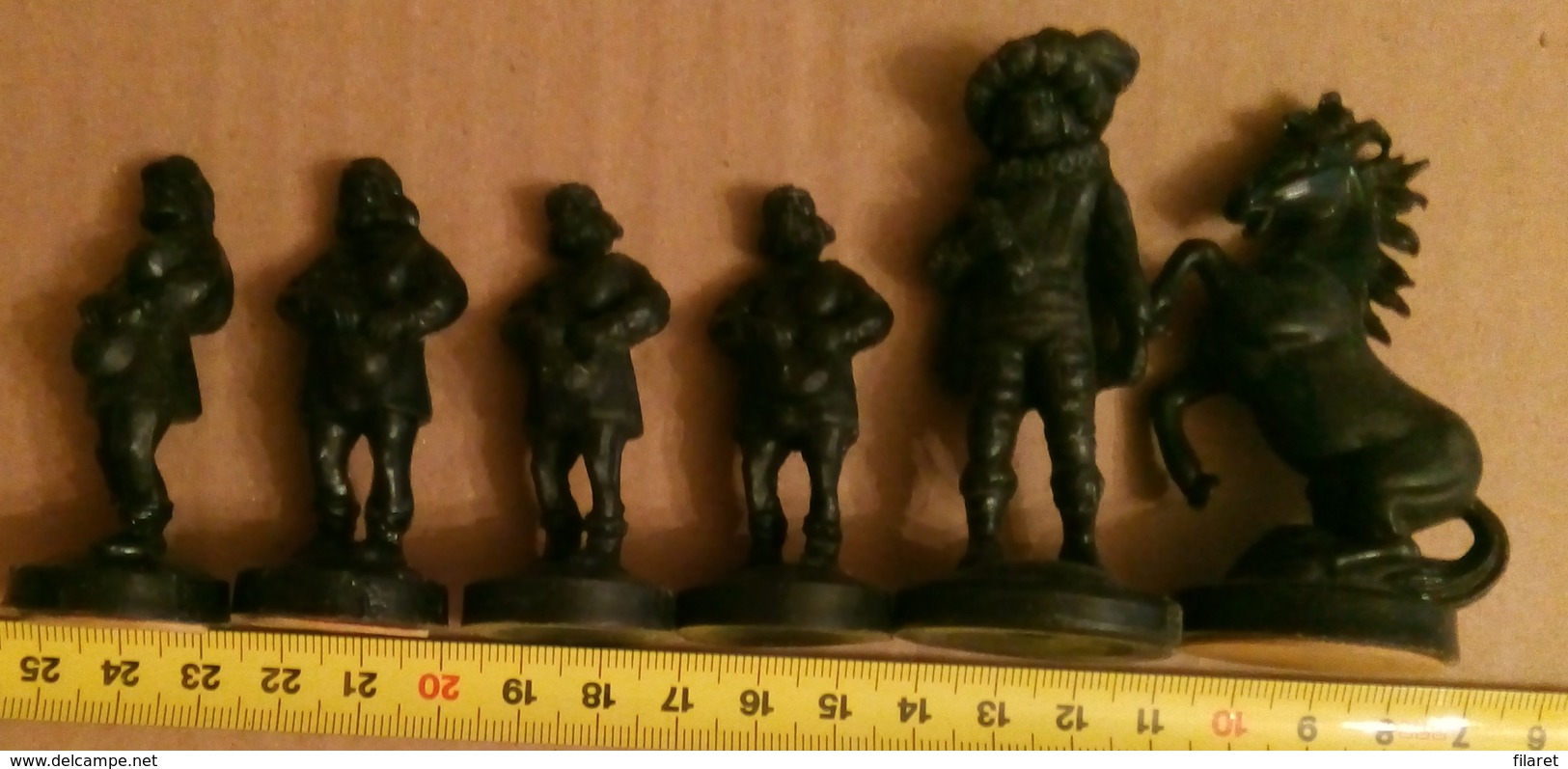 6 CHESS PIECES -PLASTIC - Other & Unclassified