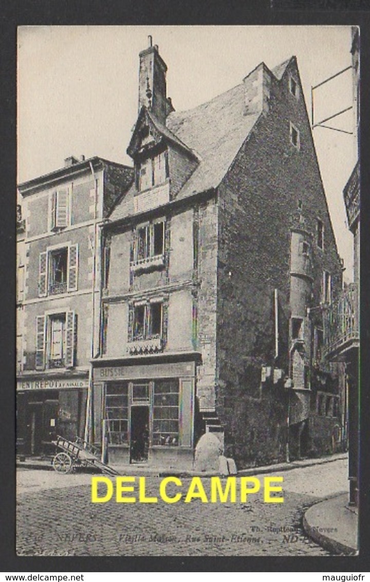 DD / 58 NIÈVRE / NEVERS / RUE SAINT-ETIENNE , VIEILLE MAISON, ENTREPOT J.P. ARNAUD - Nevers