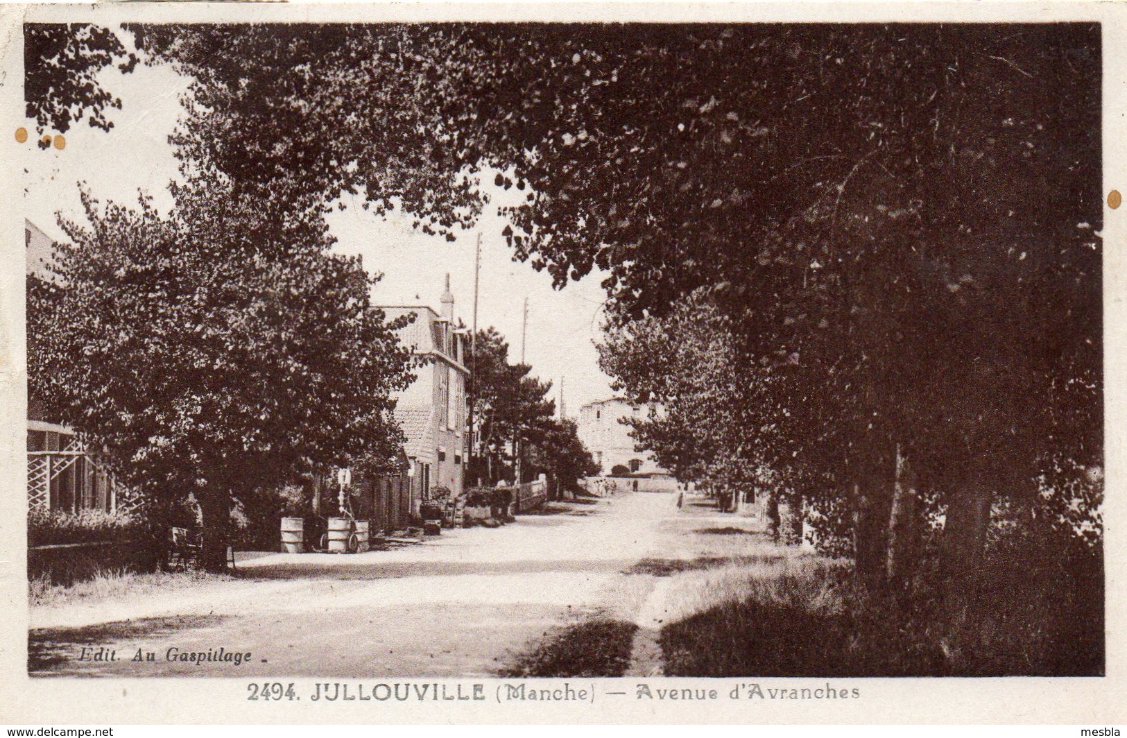 JULLOUVILLE (50)  Avenue D' Avranches  (pompe à Essence Sur Un Bidon ? ) CPA écrite De La Villa Floréal - 1933 - Autres & Non Classés