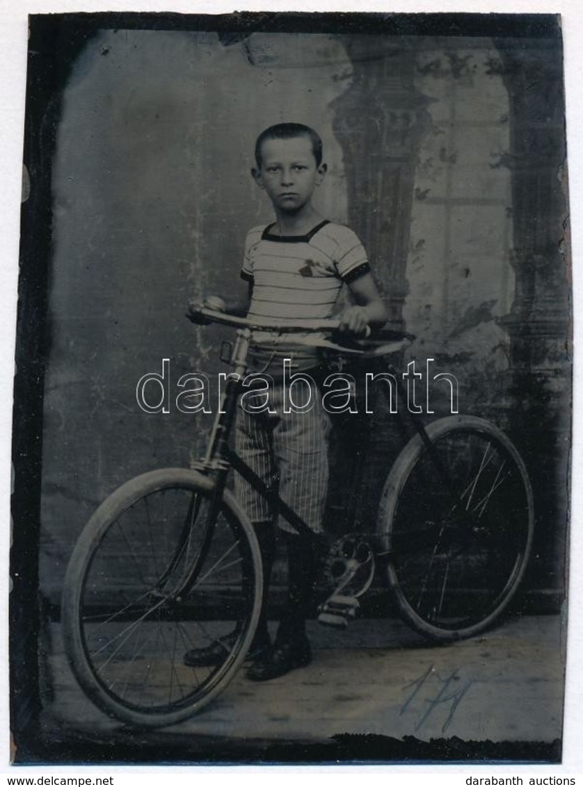 Cca 1900 Fiú Kerékpárral. Ferrótypia / Boy With A Bycicle Ferrotyp Photo 7x9 Cm - Altri & Non Classificati
