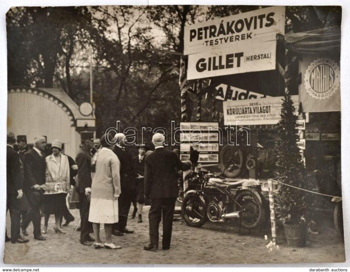 1927 Budapest, Látogatók Robert Sexé (1890-1986) Francia Motoros Világkörüli Utazó Kiállításán, A Petrákovits Testvérek, - Altri & Non Classificati