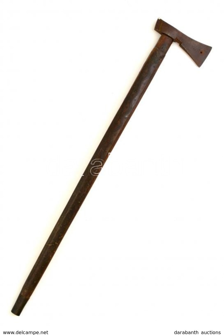 XIX. Sz. Antik Fokos, Fémberakásos Díszített Fa Nyéllel. / Iron Headed Axe With Inlayed Wood Body. 80 Cm - Altri & Non Classificati