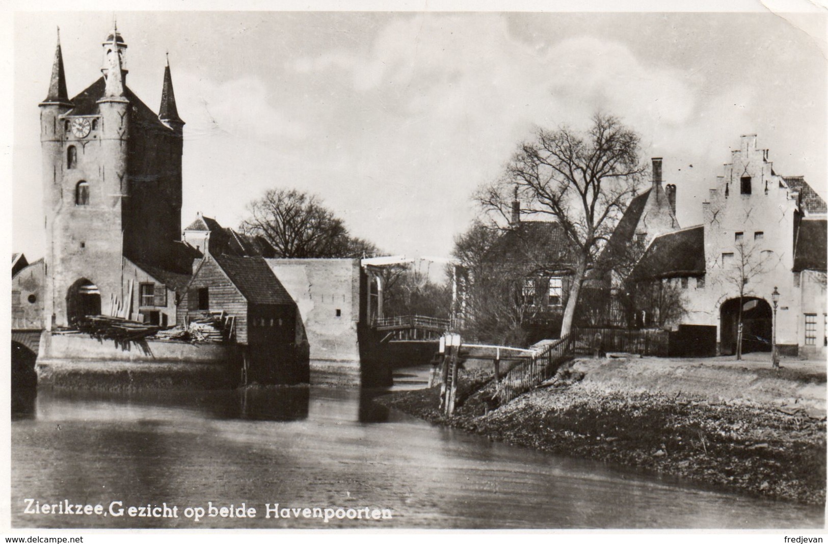 Zierikzee - Gezicht Op Beide Havenpoorten / 1948 - Zierikzee